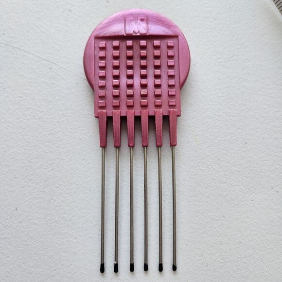 Vintage Mebco Hair Pick Pink Hair Lift - Picture 1 of 3